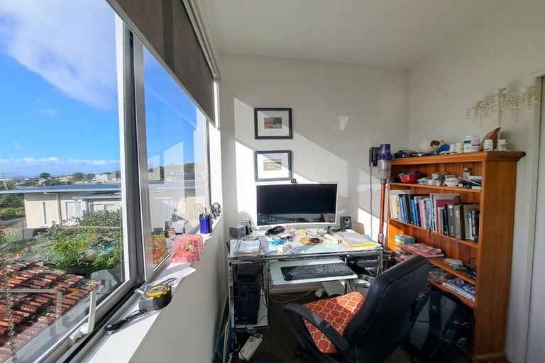 Photo of property in 14a Bank Street, Hillcrest, Auckland, 0627