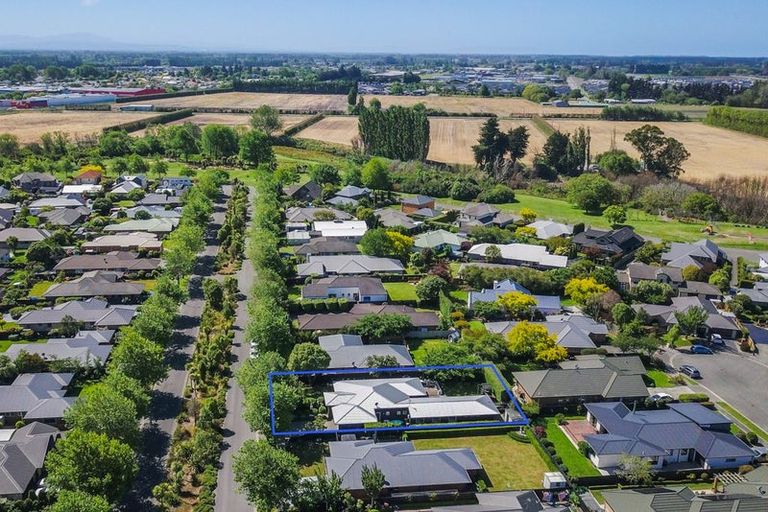 Photo of property in 14 Riverwood Boulevard, Redwood, Christchurch, 8051