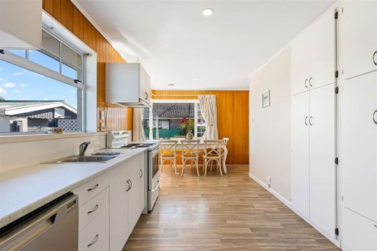 Photo of property in 8 Dunstan Crescent, Hornby, Christchurch, 8042