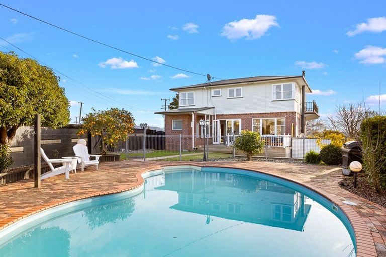 Photo of property in 5 Humphrey Kemp Avenue, Henderson, Auckland, 0612