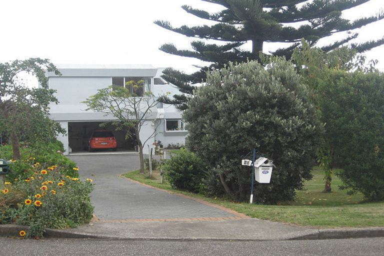Photo of property in 20 Newry Road, Raumati Beach, Paraparaumu, 5032