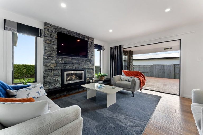 Photo of property in 25 Silicon Way, Fitzherbert, Palmerston North, 4410