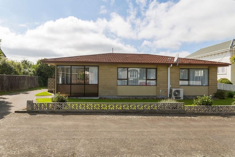 Photo of property in 18 Victoria Avenue, Dannevirke, 4930