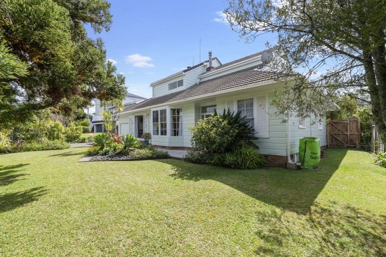 Photo of property in 69 Hastings Road, Mairangi Bay, Auckland, 0630