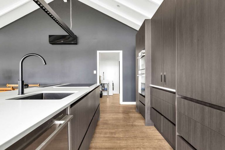 Photo of property in 2d Vipond Road, Stanmore Bay, Whangaparaoa, 0932