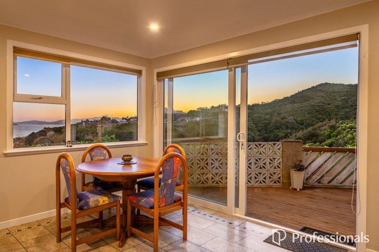 Photo of property in 14 Bushey Way, Maungaraki, Lower Hutt, 5010