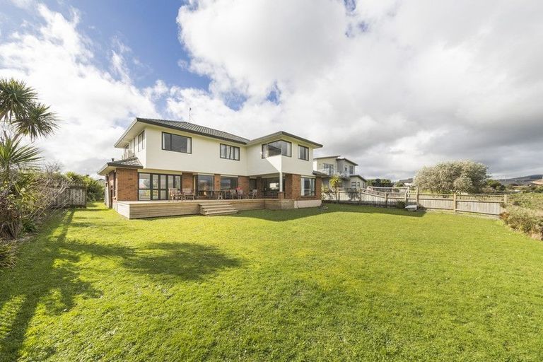 Photo of property in 122 Pacific Drive, Fitzherbert, Palmerston North, 4410