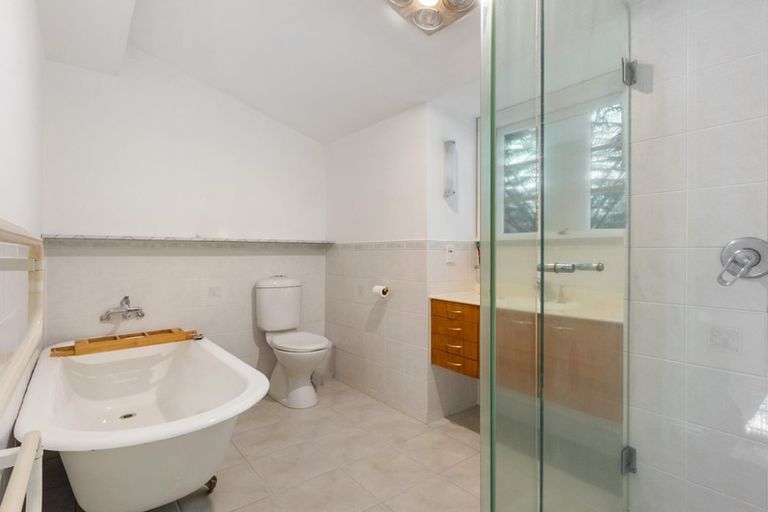 Photo of property in 31 Napuka Road, Henderson Valley, Auckland, 0612