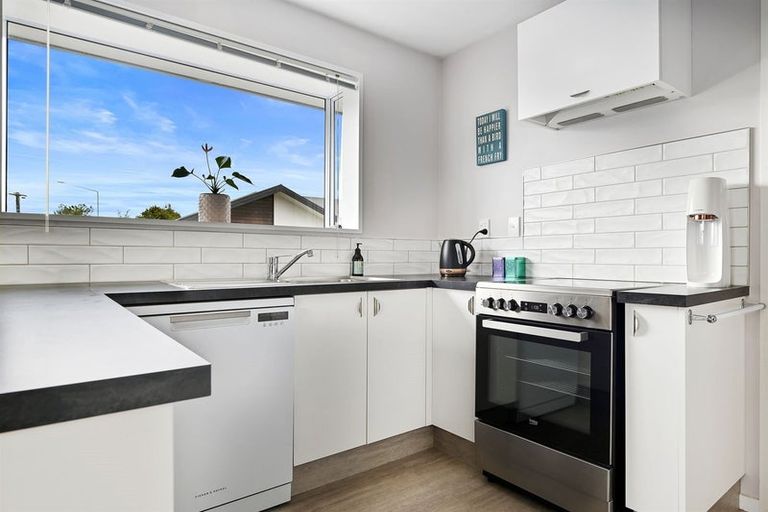 Photo of property in 1/475 Wairakei Road, Burnside, Christchurch, 8053