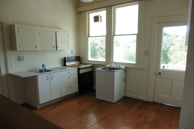 Photo of property in 4 Burlington Road, Hospital Hill, Napier, 4110