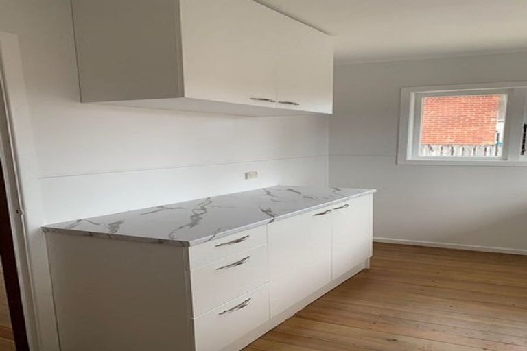 Photo of property in 32a Toru Street, Te Atatu Peninsula, Auckland, 0610