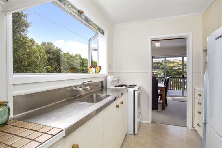 Photo of property in 56 Bassett Road, Johnsonville, Wellington, 6037