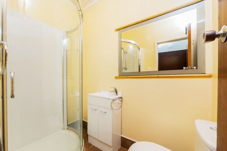 Photo of property in 4301 Great North Road, Glendene, Auckland, 0602