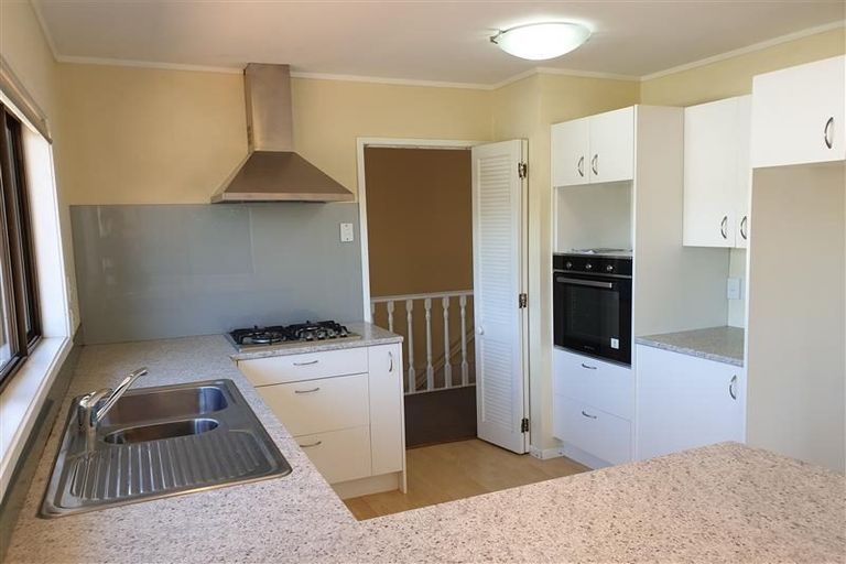 Photo of property in 6 Everglade Drive, Goodwood Heights, Auckland, 2105