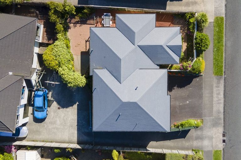 Photo of property in 121 Westchester Drive, Churton Park, Wellington, 6037