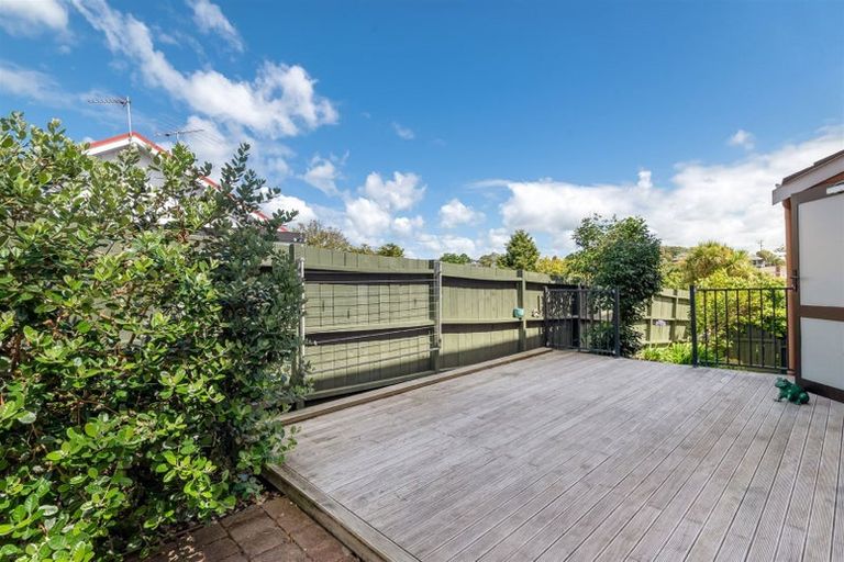 Photo of property in 2/10 Tiri View Place, Waiake, Auckland, 0630