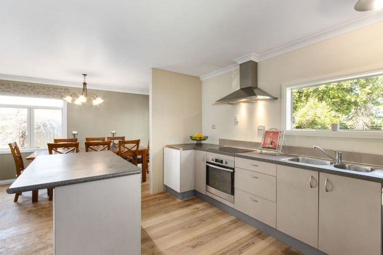 Photo of property in 16 Lucknow Road, Havelock North, 4130