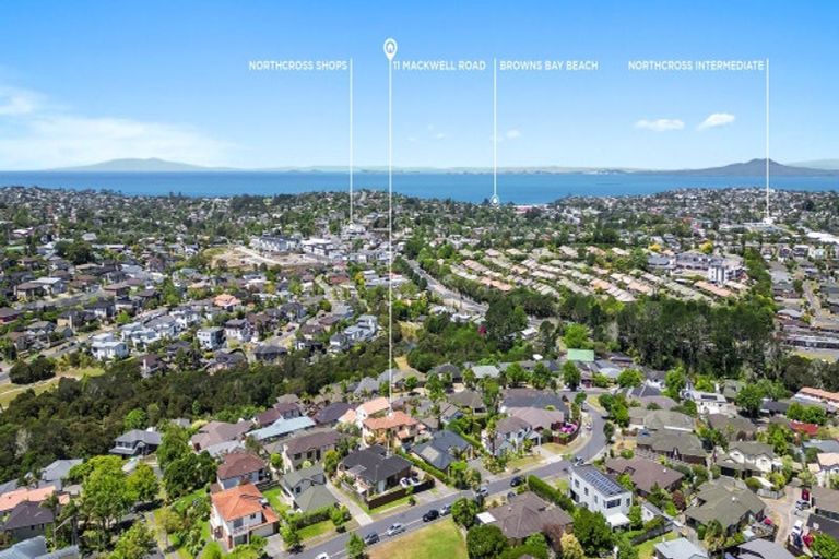 Photo of property in 11 Mackwell Road, Fairview Heights, Auckland, 0632