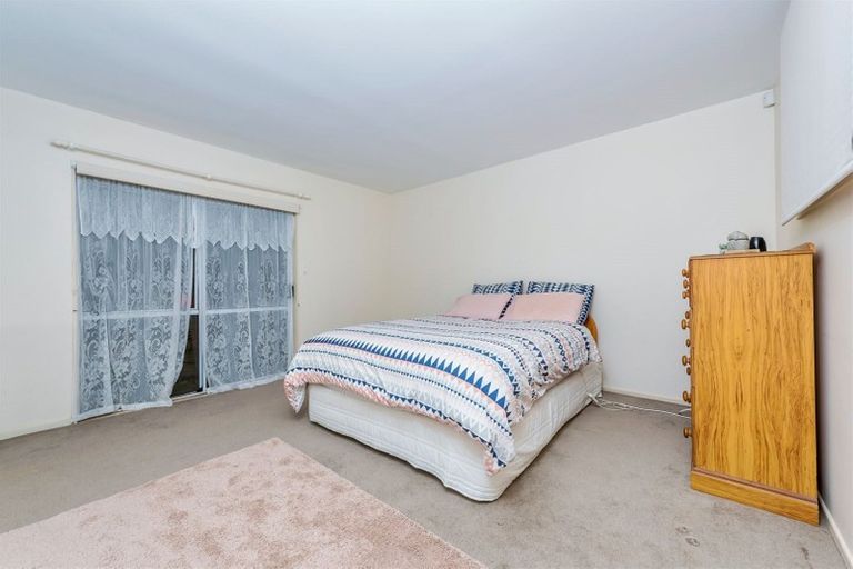 Photo of property in 16 Lagoon Way, West Harbour, Auckland, 0618