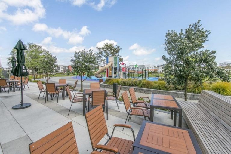 Photo of property in 8 Waituarua Drive, Takanini, 2112