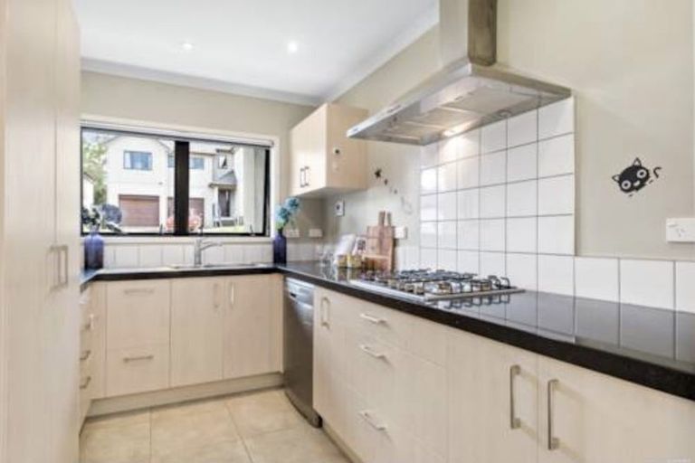 Photo of property in 13 Sonoma Crescent, Oteha, Auckland, 0632