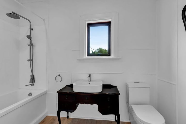 Photo of property in 96 Bridge Street, Eltham, 4322