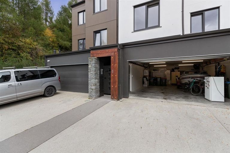 Photo of property in 16/18 George Bullen Lane, Arthurs Point, Queenstown, 9371
