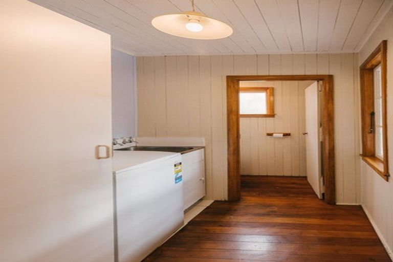 Photo of property in 21 Winston Avenue, Hokowhitu, Palmerston North, 4410