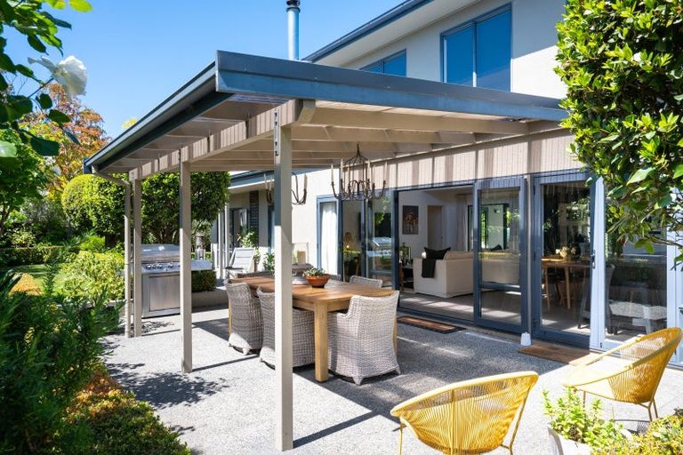 Photo of property in 11 Woodford Heights, Havelock North, 4130