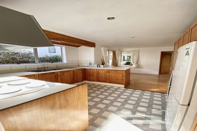 Photo of property in 21 Sequoia Place, Sunnynook, Auckland, 0620