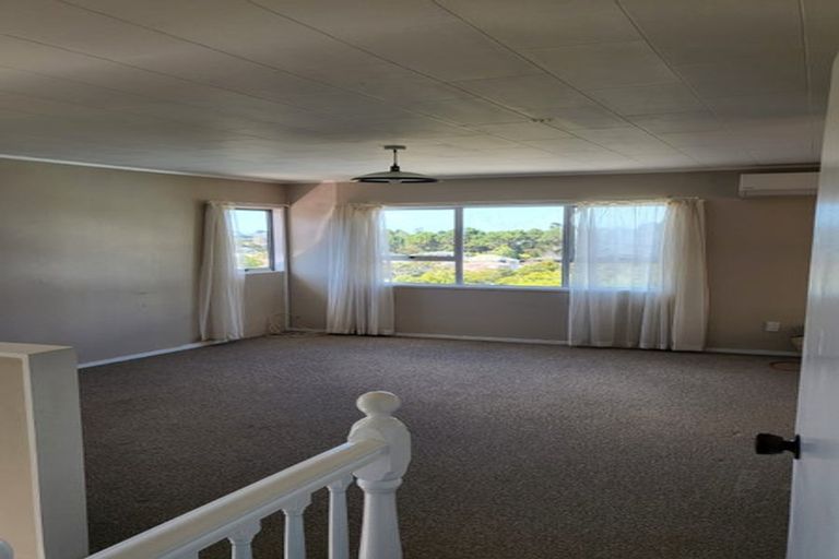 Photo of property in 64 Lavery Place, Sunnynook, Auckland, 0632