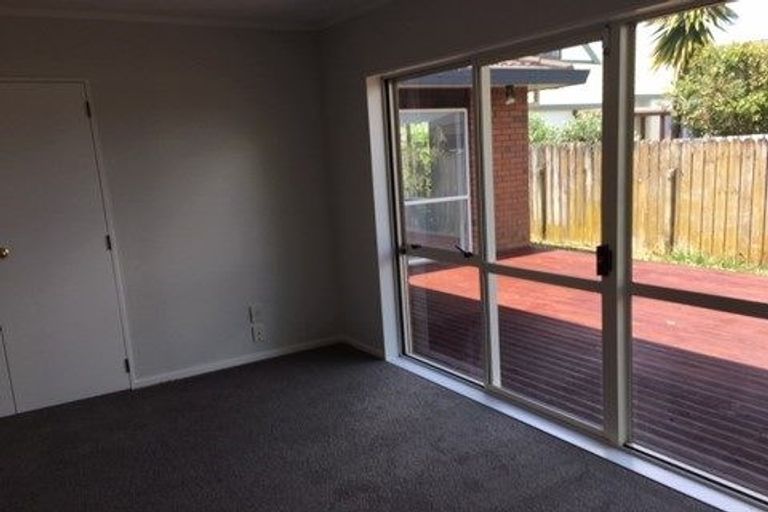 Photo of property in 2/46 West Fairway, Golflands, Auckland, 2013