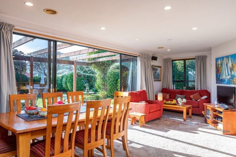 Photo of property in 16 Runanga Grove, Waikanae, 5036