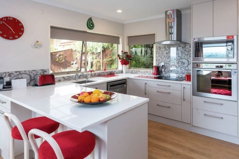 Photo of property in 2/42 Mccahill Views, Botany Downs, Auckland, 2010