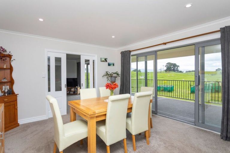 Photo of property in 63 Knight Road, Dannevirke, 4976