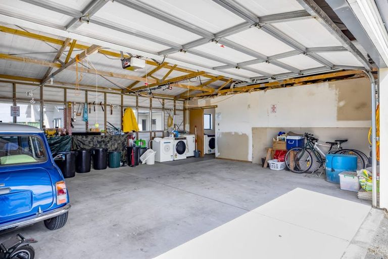 Photo of property in 630 South Road, Omata, New Plymouth, 4374