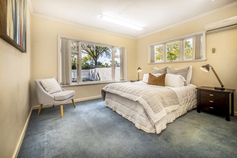 Photo of property in 213 Memorial Avenue, Burnside, Christchurch, 8053