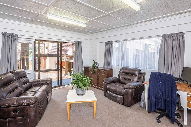 Photo of property in 17 Ratanui Road, Paraparaumu, 5032