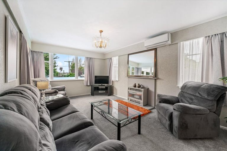 Photo of property in 25 Lowtherhurst Road, Massey, Auckland, 0614