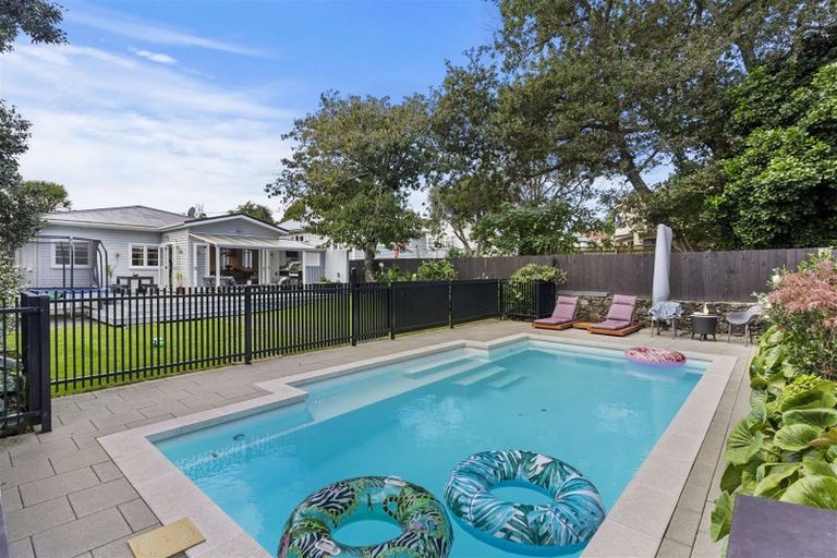 Photo of property in 30 Lambeth Road, Mount Eden, Auckland, 1041