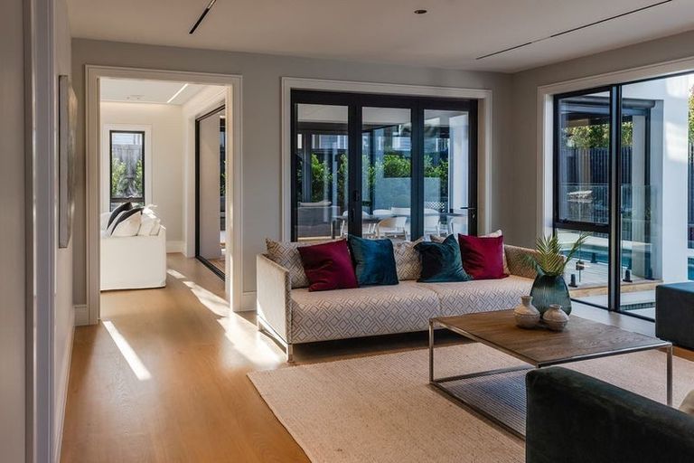 Photo of property in 112 Arran Point Parade, Orewa, 0931