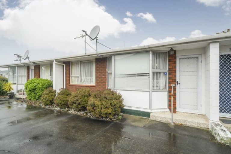 Photo of property in 2/132 Heretaunga Street, Palmerston North, 4414
