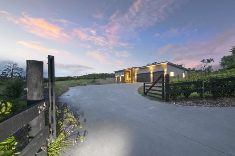 Photo of property in 265 Old North Road, Kumeu, 0892