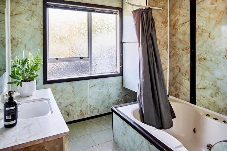 Photo of property in 25 Paekakariki Hill Road, Pauatahanui, Porirua, 5381