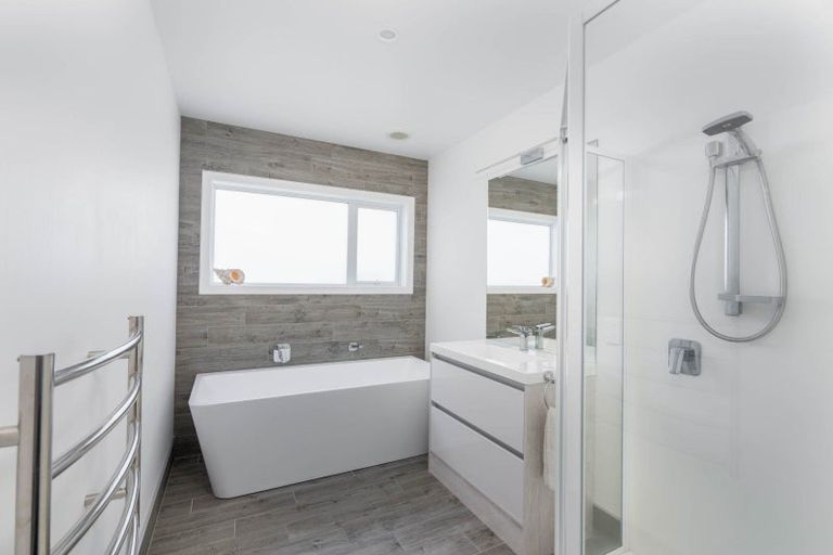 Photo of property in 2 Huka Heights Drive, Rangatira Park, Taupo, 3330