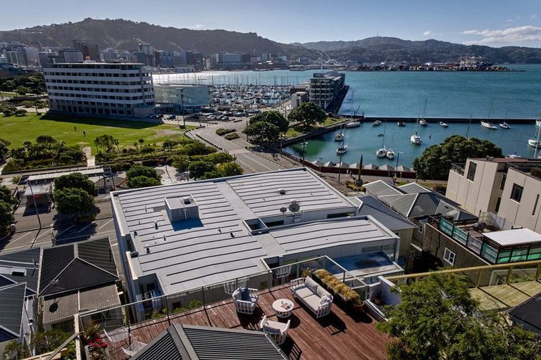 Photo of property in 63 Roxburgh Street, Mount Victoria, Wellington, 6011