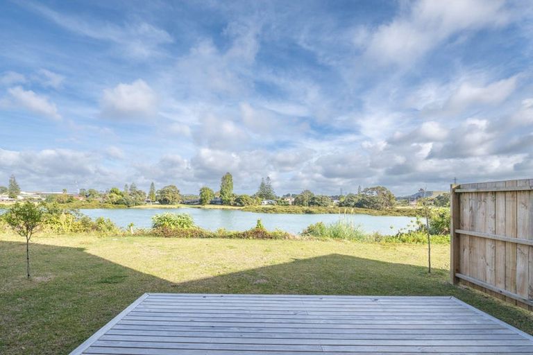 Photo of property in 9 Seaside Place, Pakuranga, Auckland, 2010
