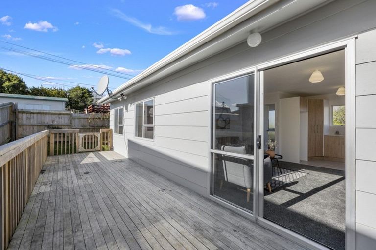 Photo of property in 2/25 Tawa Road, Te Atatu Peninsula, Auckland, 0610