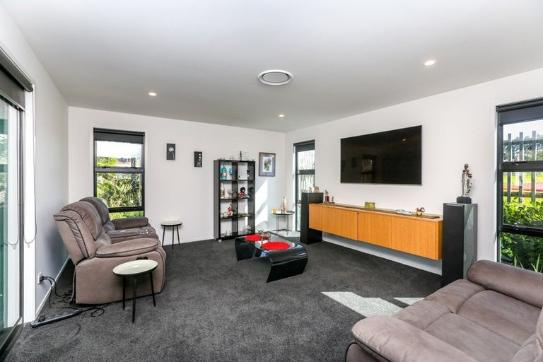 Photo of property in 12 Mackillop Way, Brooklands, New Plymouth, 4310