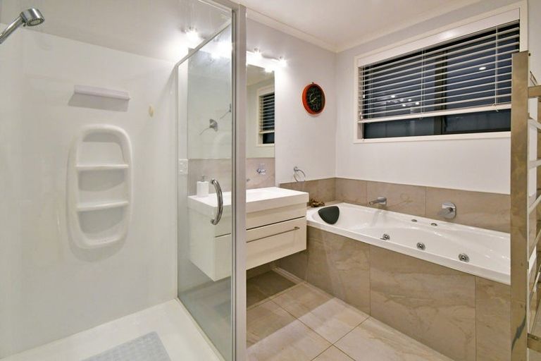 Photo of property in 100 Helenslee Road, Pokeno, 2472